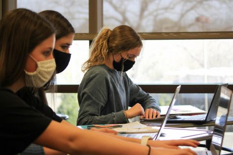 In Kathy Stevens 6th period Pre-AP/ Pre-Cal/Trig class, juniors Shelby Bratton, Lily Studdard and Kennedy McGuire sit at their desks working on their classwork. Students who choose Buzz Academy will complete assignments at home instead of working in a classroom on campus.