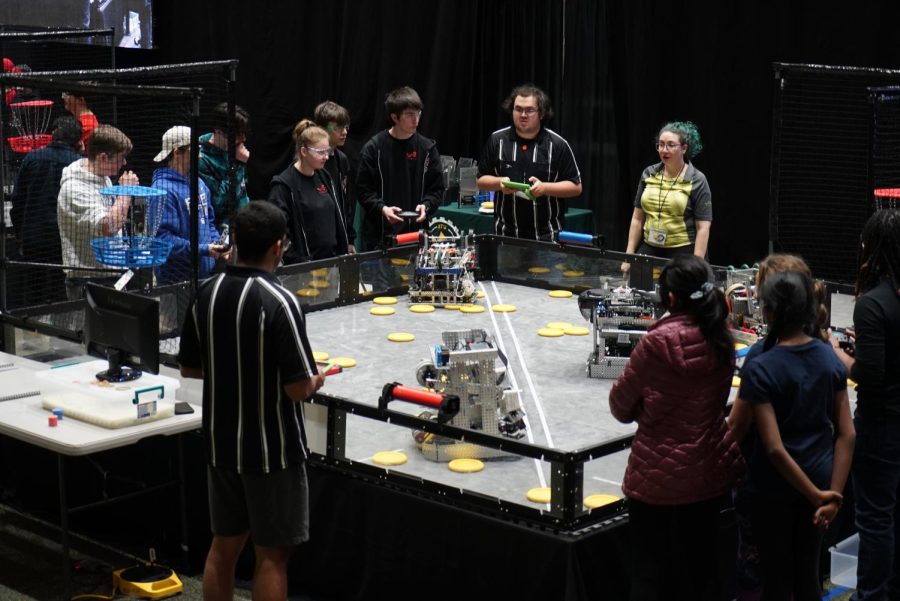Various+Robotics+teams+at+State+operate+their+robots+during+a+disk+competition+at+state+on+Saturday%2C+March+11+at+Arkansas+Tech+University+in+Russellville%2C+Arkansas.