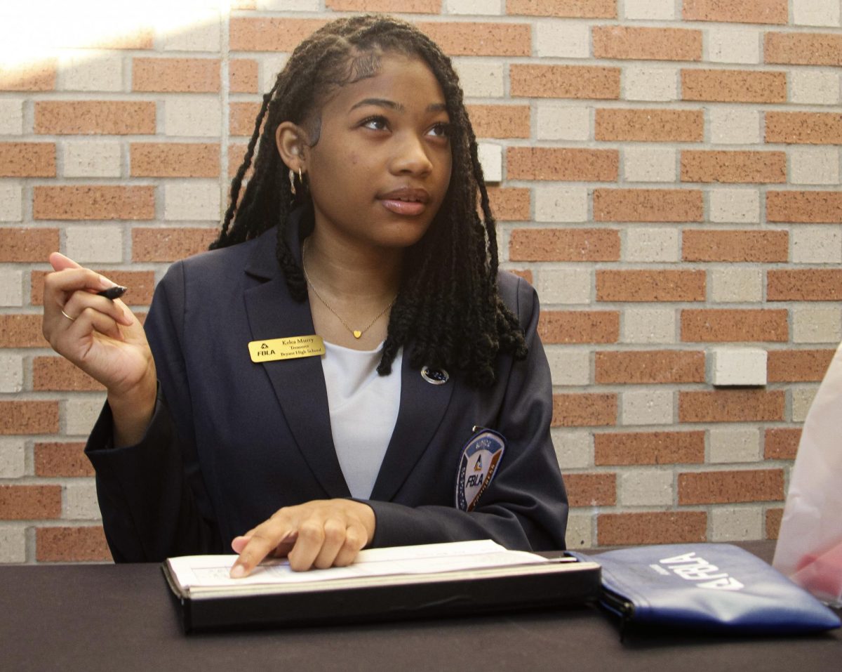 Kelea Murry, the FBLA District 3 treasurer, helps prepare before the conference begins.