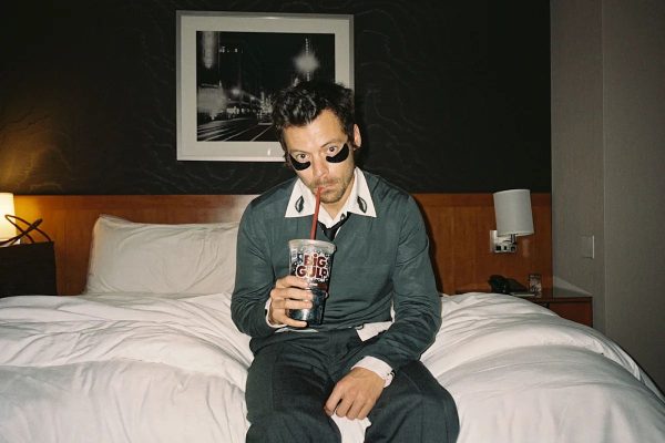 Harry Styles “ Kiss All The Time. Disco Occasionally.” spends its second week on top of Billboard 200 chart.